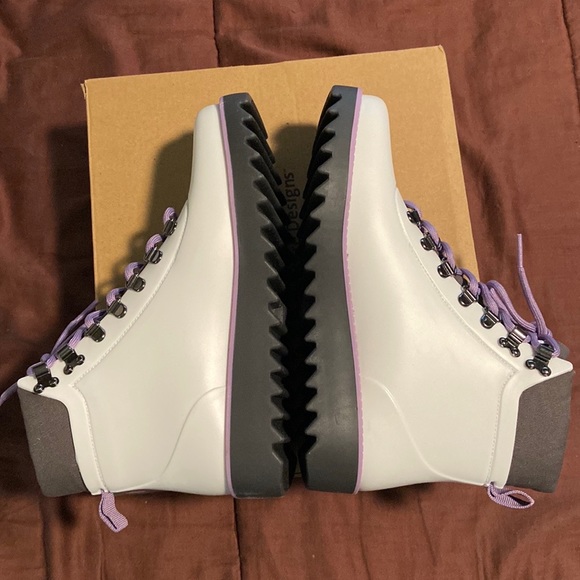 Waterproof Bootie by Jambi Brand. NWT! - Picture 6 of 16